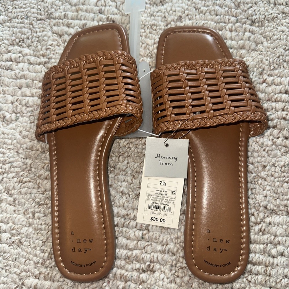 Women's Asha Sandals with Memory Foam Insole - A New Day Brown Size 7.5 NWT